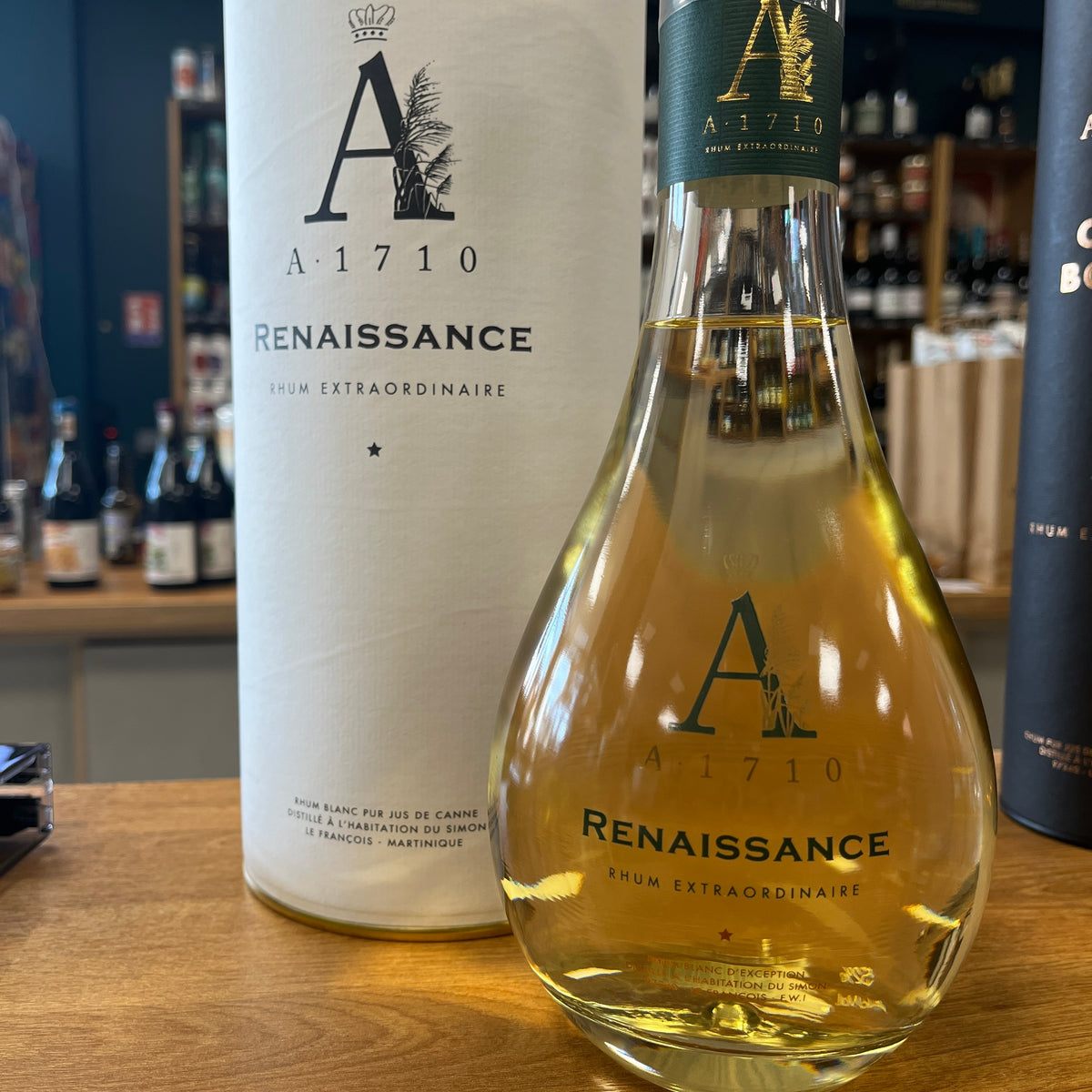 Bouteille et étui A1710 Renaissance, rhum blanc agricole de Martinique