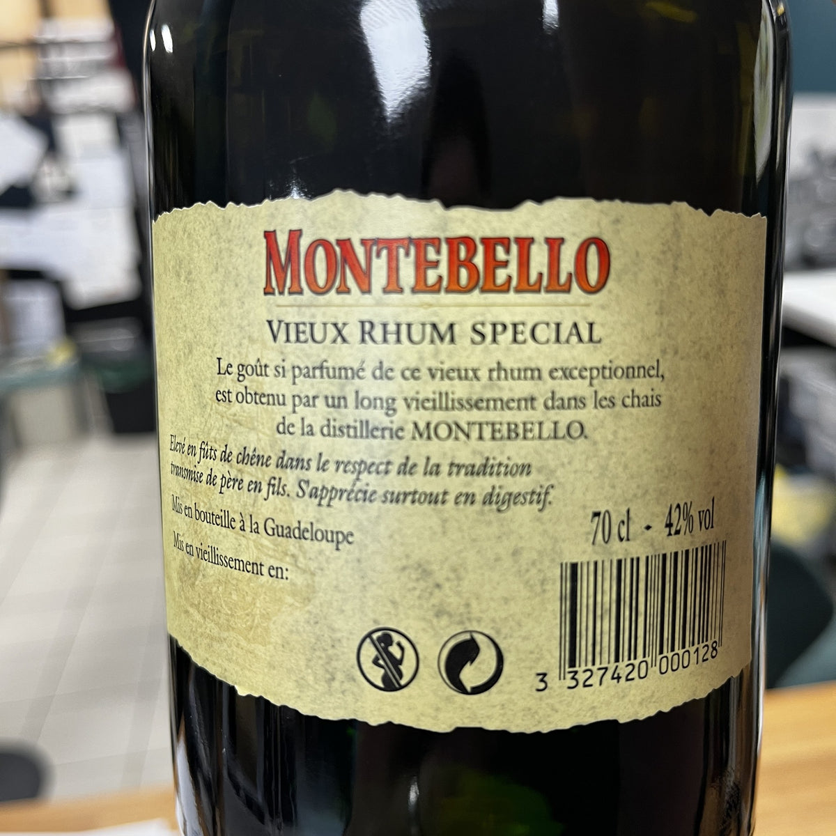 Contre-étiquette Montebello Vieux Rhum 8 ans